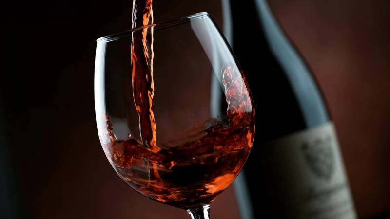 Pourquoi bien choisir son vin pour le repas de réveillon de Noël 2024 ?
